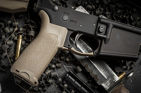 Bravo Company Gunfighter Mod3 Picatinny Vapengrepp FDE - bild 3 av 5