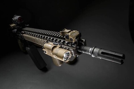 Surefire X300 Ultra Vapenlampa Rail-Lock Tan - bild 7 av 7