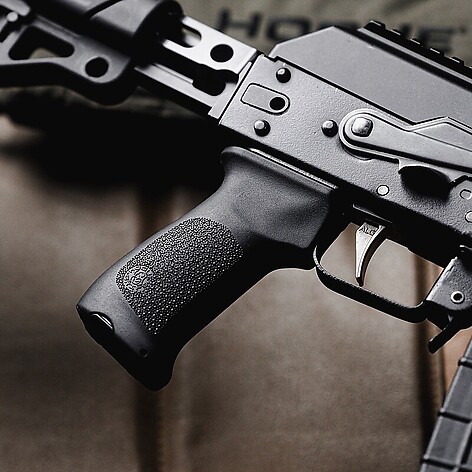 Hogue OverMolded AK-47 / AK-74 Vapengrepp Svart - bild 2 av 2