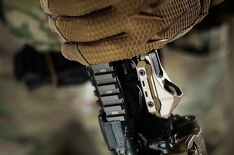 Unity Tactical AXON Brytare Lampa/Laser SYNC USB/Crane FDE - bild 4 av 4
